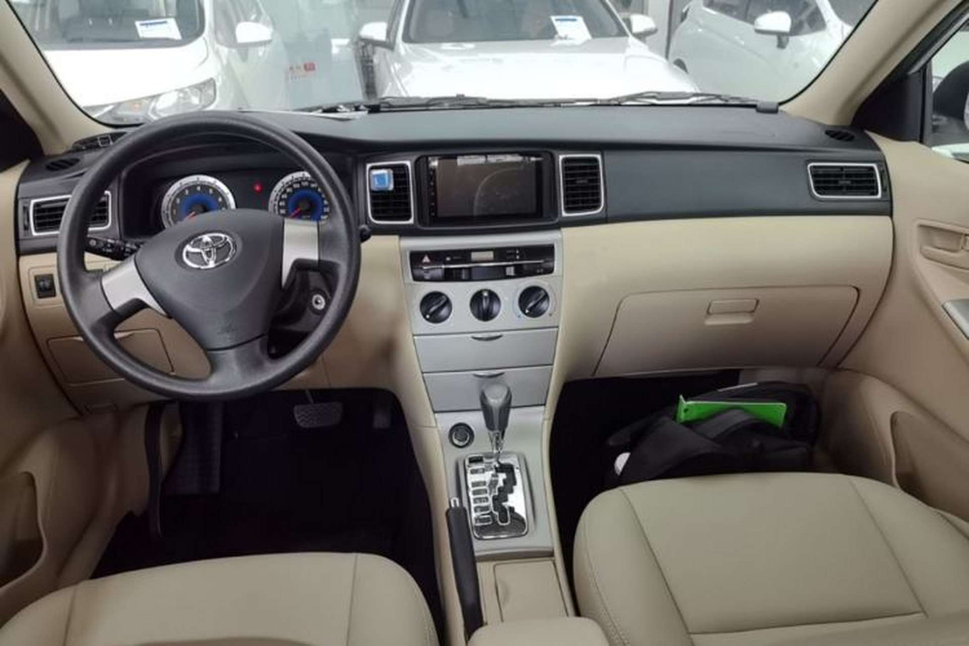 Used Toyota Corolla EX 2013 1.6L Automatic Excellence Edition Center Console