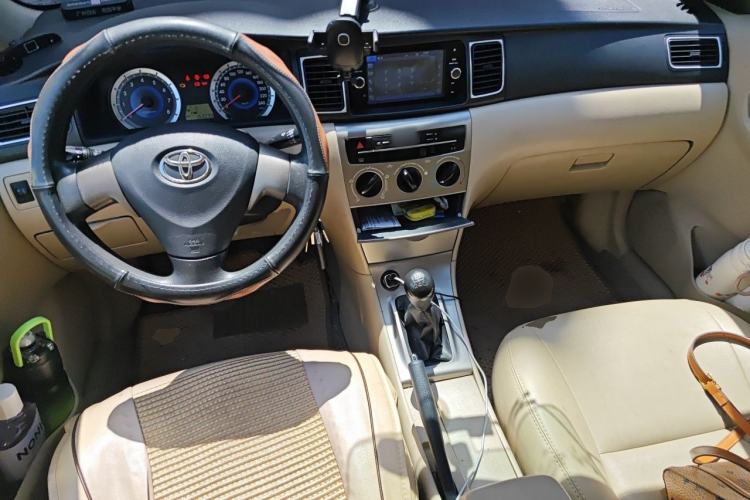 Used Toyota Corolla EX 2013 1.6L Manual Luxury Edition Center Console