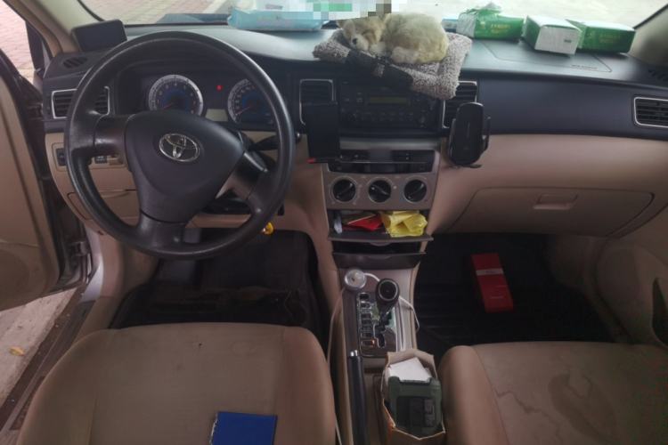 Used Toyota Corolla EX 2013 1.6L Automatic Excellence Edition Center Console