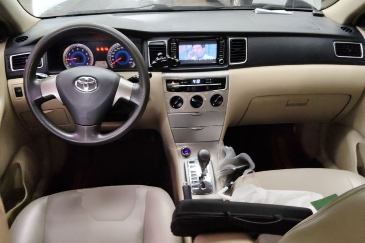 Used Toyota Corolla EX 2013 1.6L Automatic Excellence Edition Center Console
