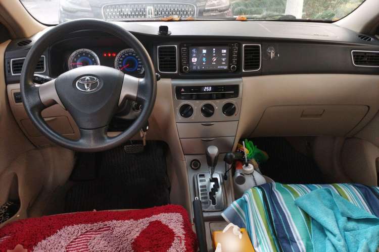 Used Toyota Corolla EX 2013 1.6L Automatic Luxury Edition Center Console