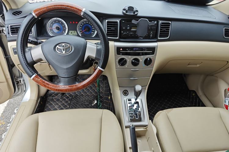 Used Toyota Corolla EX 2013 1.6L Automatic Luxury Edition Center Console