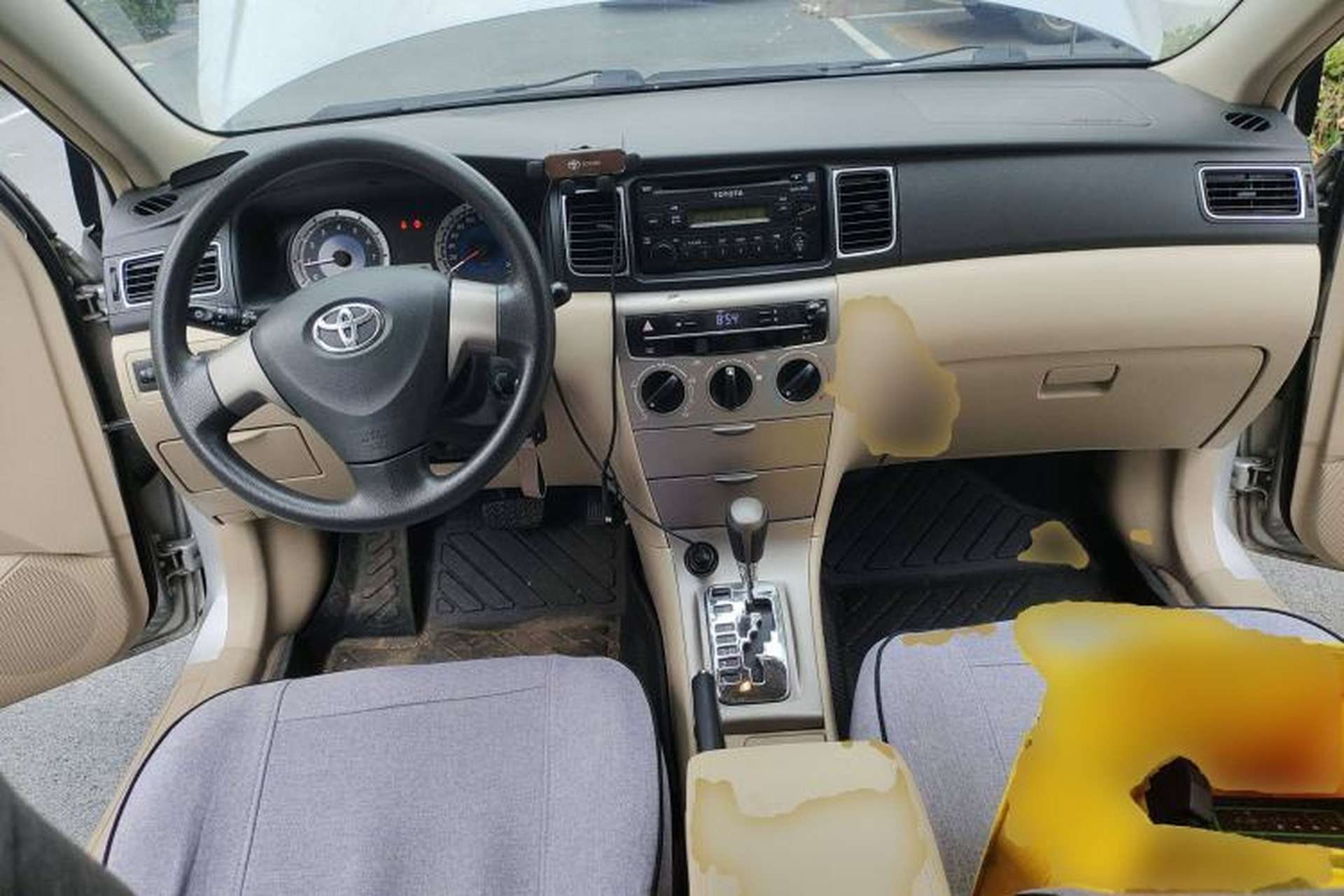 Used Toyota Corolla EX 2013 1.6L Automatic Excellence Edition Center Console