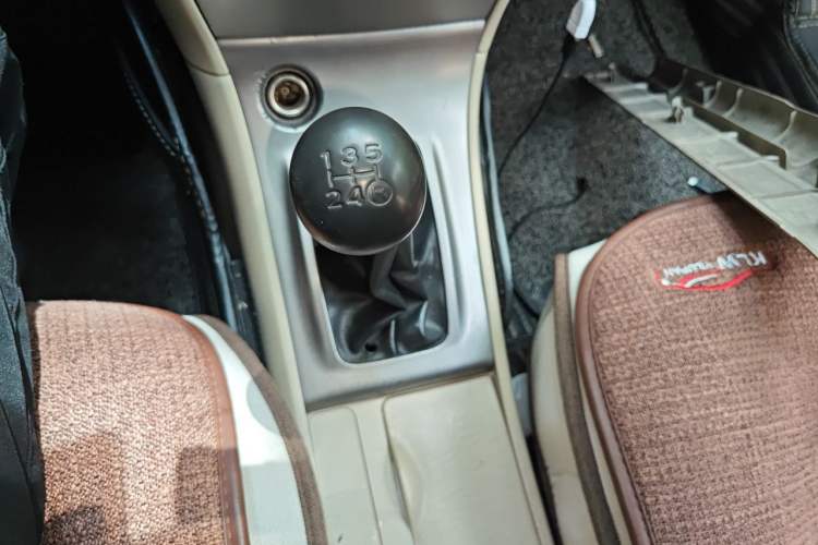 Used Toyota Corolla EX 2013 1.6L Manual Luxury Edition Gear Lever