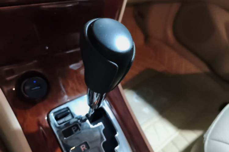 Used Toyota Corolla EX 2013 1.6L Automatic Luxury Edition Gear Lever
