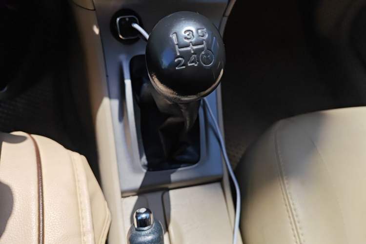 Used Toyota Corolla EX 2013 1.6L Manual Luxury Edition Gear Lever