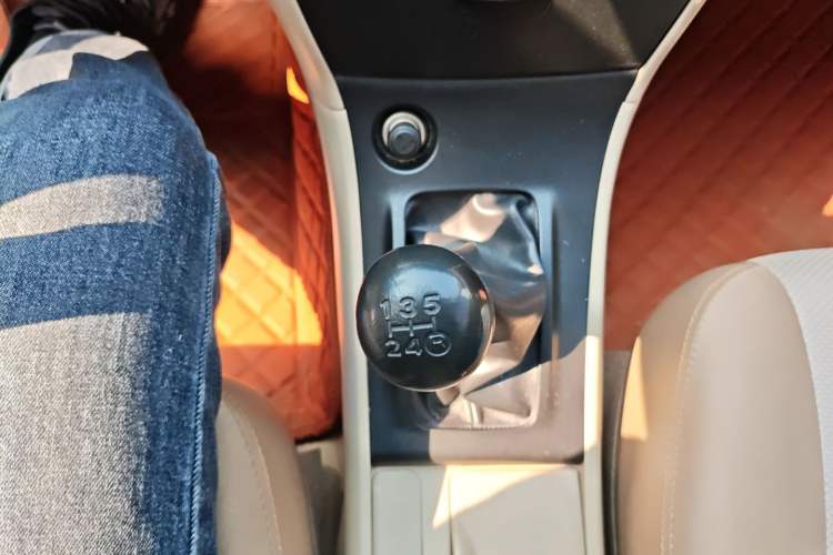 Used Toyota Corolla EX 2013 1.6L Manual Value Edition Gear Lever