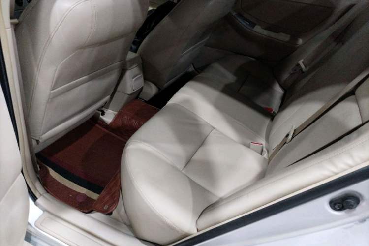 Used Toyota Corolla EX 2013 1.6L Manual Luxury Edition Interior 6