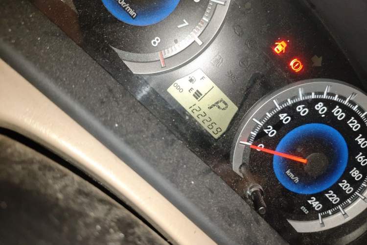 Used Toyota Corolla EX 2013 1.6L Automatic Luxury Edition Odometer Close Up