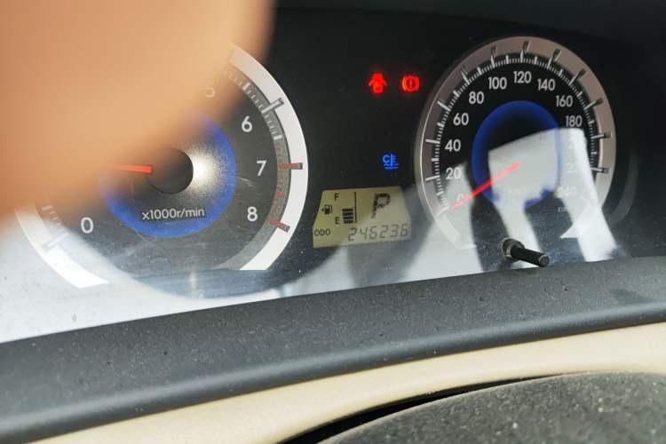 Used Toyota Corolla EX 2013 1.6L Automatic Luxury Edition Odometer Close Up