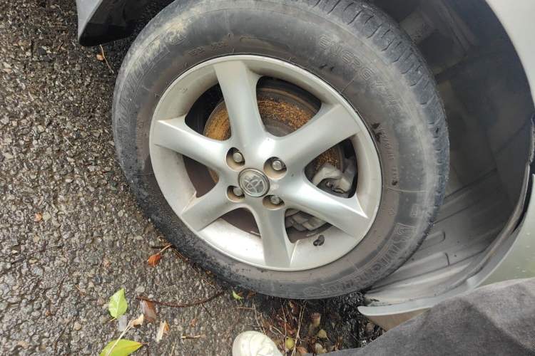 Used Toyota Corolla EX 2013 1.6L Automatic Luxury Edition Right Front Wheel Hub