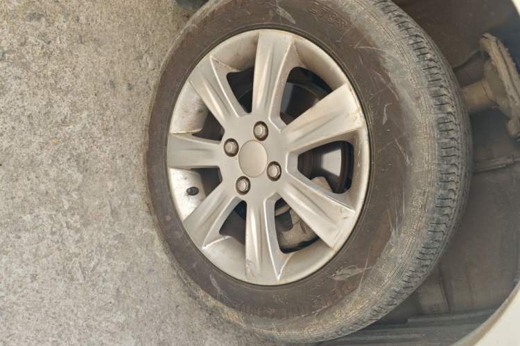 Used Toyota Corolla EX 2013 1.6L Automatic Excellence Edition Right Front Wheel Hub
