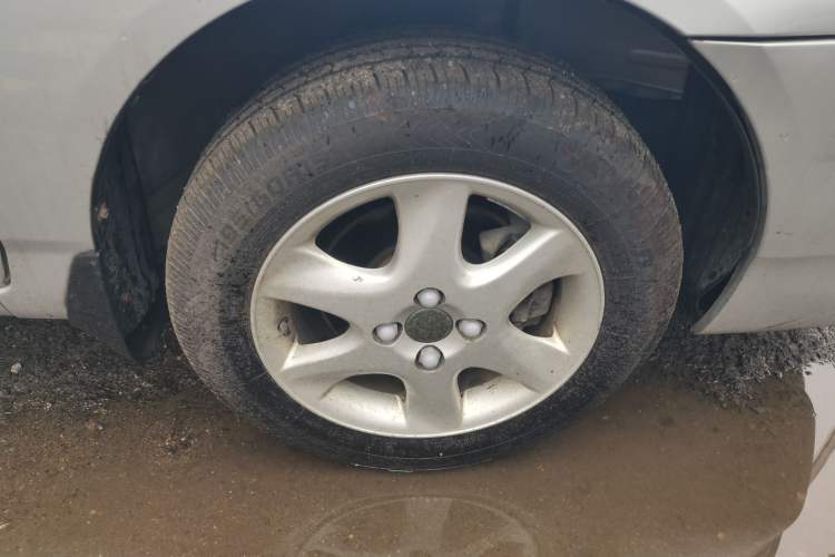 Used Toyota Corolla EX 2013 1.6L Automatic Excellence Edition Right Front Wheel Hub