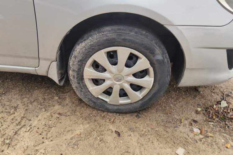 Used Toyota Corolla EX 2013 1.6L Automatic Excellence Edition Right Front Wheel Hub