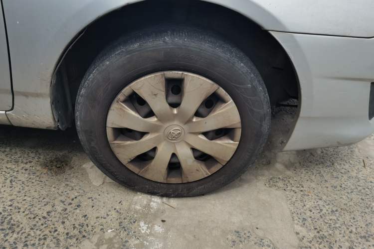 Used Toyota Corolla EX 2013 1.6L Automatic Excellence Edition Right Front Wheel Hub