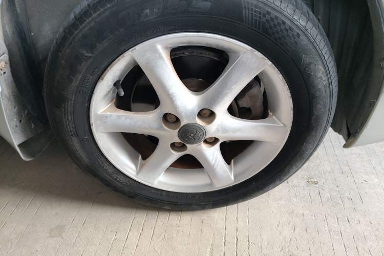 Used Toyota Corolla EX 2013 1.6L Automatic Excellence Edition Right Front Wheel Hub