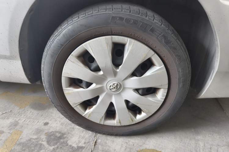 Used Toyota Corolla EX 2013 1.6L Automatic Excellence Edition Right Front Wheel Hub