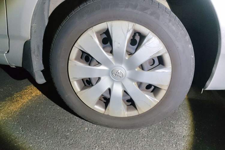 Used Toyota Corolla EX 2013 1.6L Automatic Excellence Edition Right Front Wheel Hub