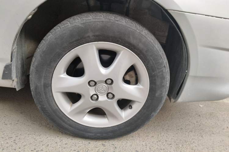 Used Toyota Corolla EX 2013 1.6L Automatic Excellence Edition Right Front Wheel Hub