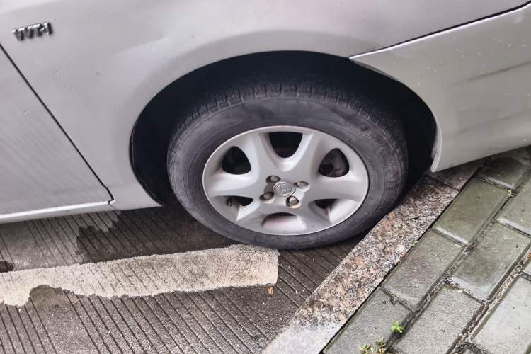 Used Toyota Corolla EX 2013 1.6L Manual Luxury Edition Right Front Wheel Hub