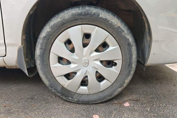 Used Toyota Corolla EX 2013 1.6L Automatic Excellence Edition Right Front Wheel Hub
