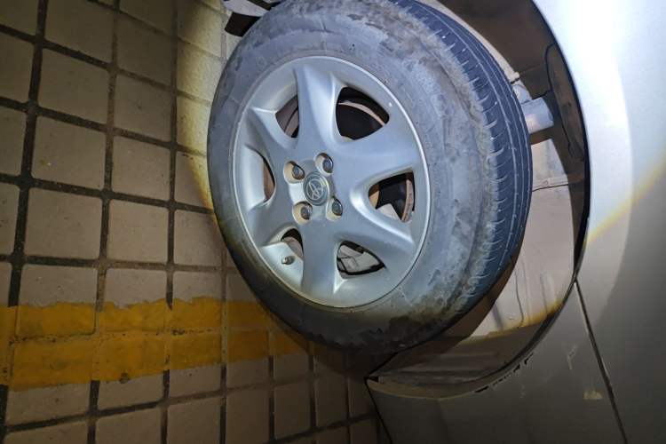 Used Toyota Corolla EX 2013 1.6L Automatic Excellence Edition Right Front Wheel Hub