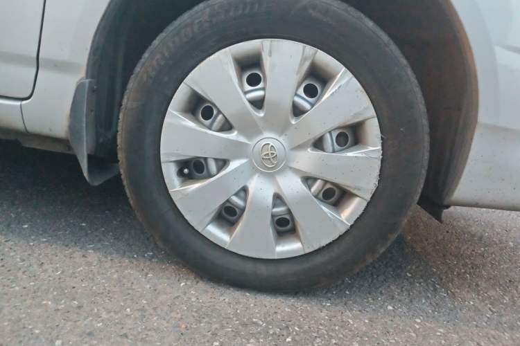 Used Toyota Corolla EX 2013 1.6L Automatic Excellence Edition Right Front Wheel Hub