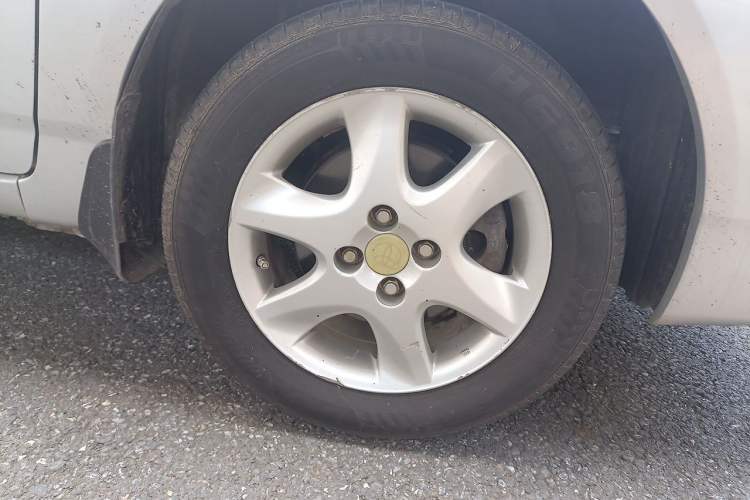 Used Toyota Corolla EX 2013 1.6L Automatic Excellence Edition Right Front Wheel Hub