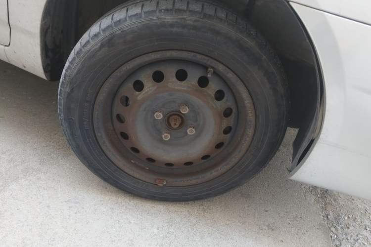Used Toyota Corolla EX 2013 1.6L Automatic Excellence Edition Right Front Wheel Hub