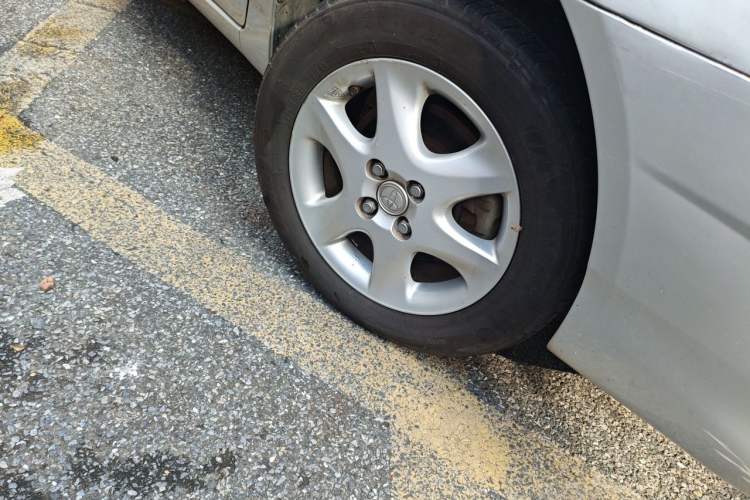 Used Toyota Corolla EX 2013 1.6L Automatic Luxury Edition Right Front Wheel Hub