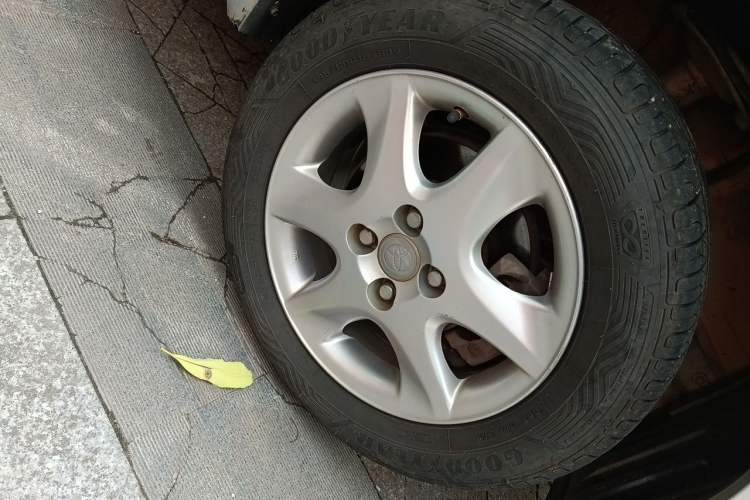Used Toyota Corolla EX 2013 1.6L Automatic Excellence Edition Right Front Wheel Hub