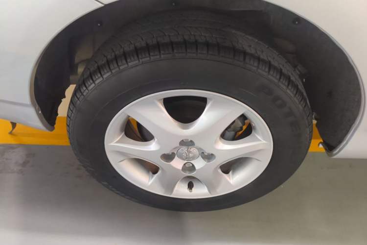 Used Toyota Corolla EX 2013 1.6L Automatic Excellence Edition Right Rear Wheel Hub