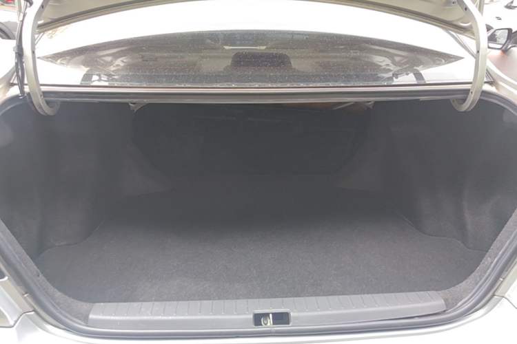 Used Toyota Corolla EX 2013 1.6L Automatic Excellence Edition Trunk