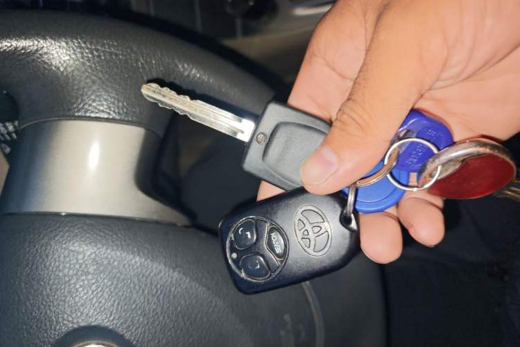 Used Toyota Corolla EX 2013 1.6L Manual Excellence Edition Vehicle Key