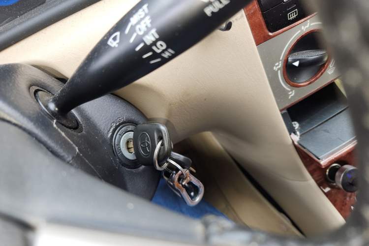Used Toyota Corolla EX 2013 1.6L Manual Excellence Edition Vehicle Key