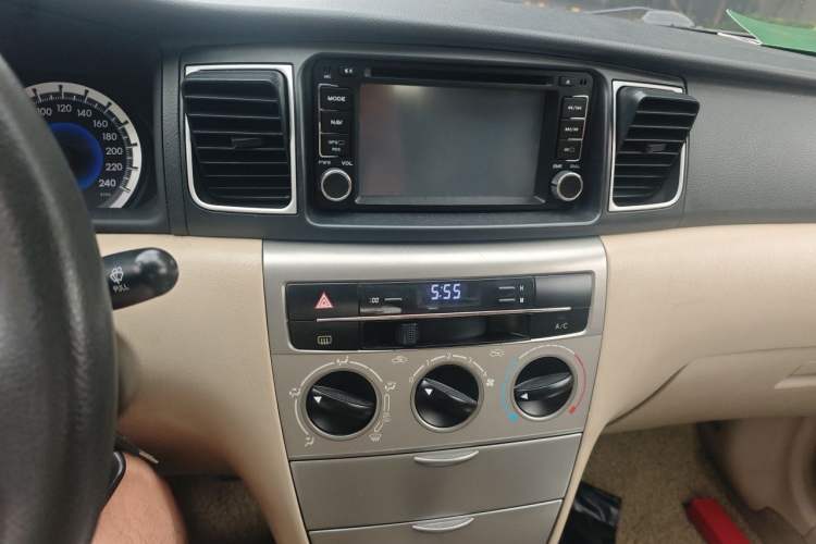 Used Toyota Corolla EX 2013 1.6L Automatic Luxury Edition Audio And AC Panel