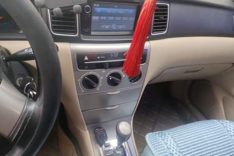 Used Toyota Corolla EX 2013 1.6L Automatic Luxury Edition Audio And AC Panel