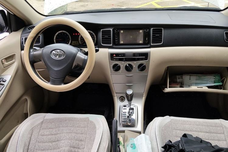 Used Toyota Corolla EX 2013 1.6L Automatic Luxury Edition Center Console