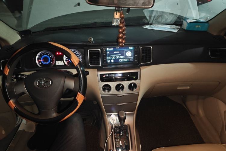 Used Toyota Corolla EX 2013 1.6L Automatic Luxury Edition Center Console