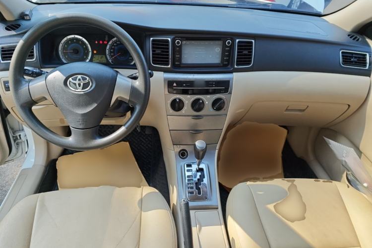 Used Toyota Corolla EX 2013 1.6L Automatic Excellence Edition Center Console