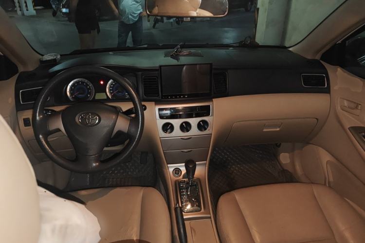 Used Toyota Corolla EX 2013 1.6L Automatic Luxury Edition Center Console