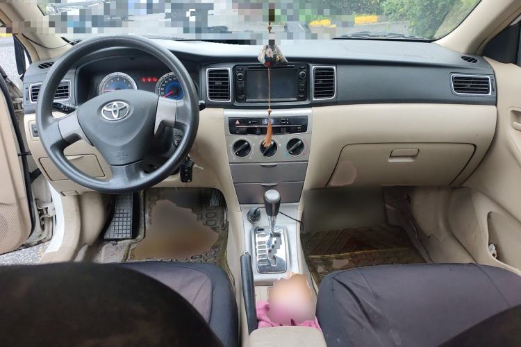 Used Toyota Corolla EX 2013 1.6L Automatic Excellence Edition Center Console