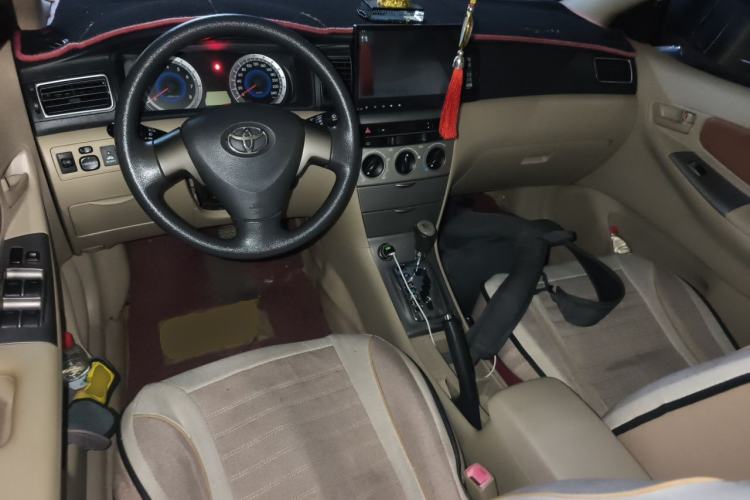 Used Toyota Corolla EX 2013 1.6L Automatic Luxury Edition Center Console