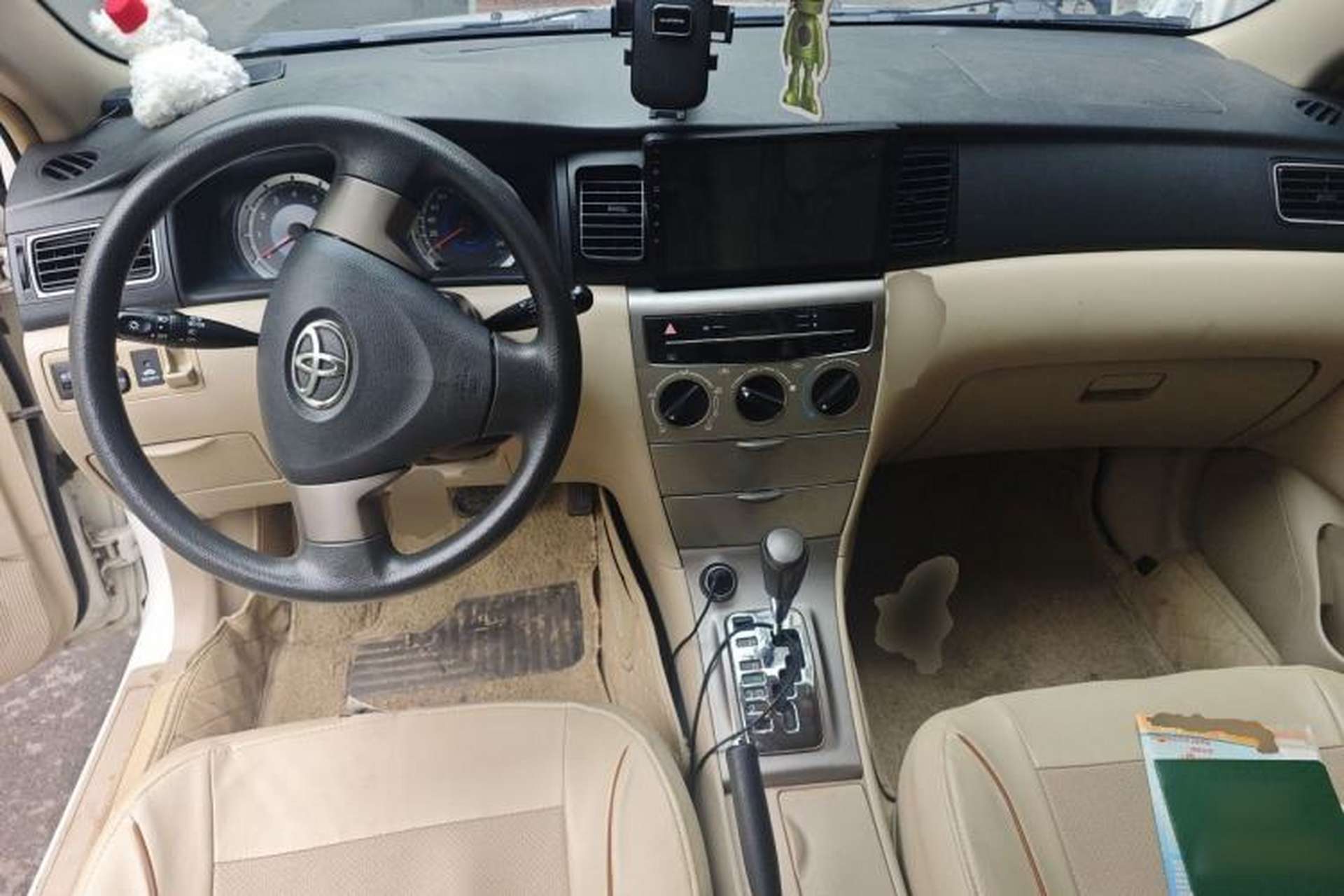 Used Toyota Corolla EX 2013 1.6L Automatic Excellence Edition Center Console