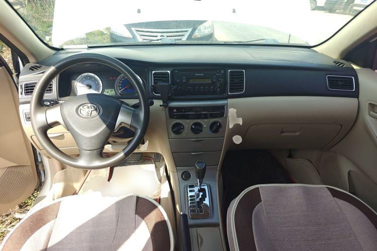 Used Toyota Corolla EX 2013 1.6L Automatic Excellence Edition Center Console