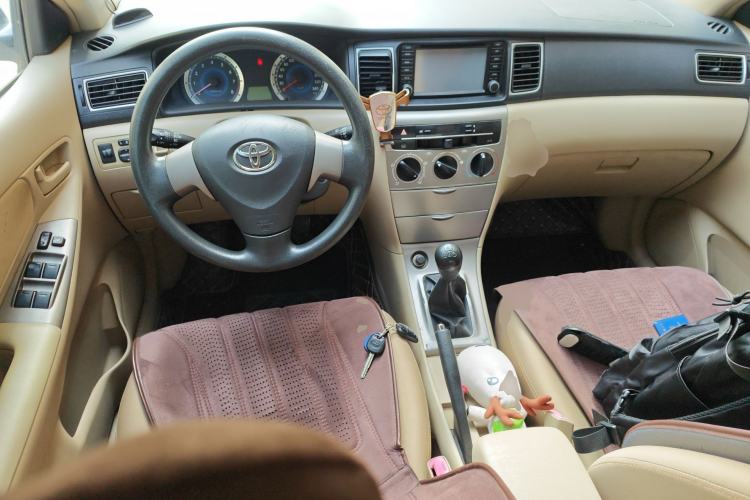 Used Toyota Corolla EX 2013 1.6L Automatic Excellence Edition Center Console