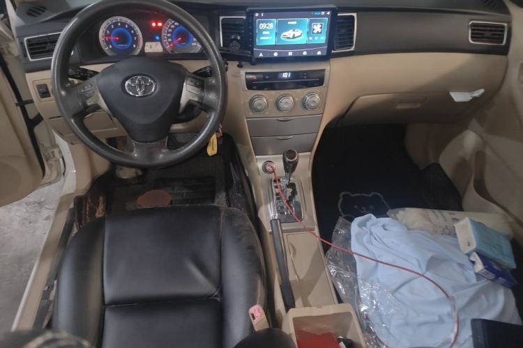 Used Toyota Corolla EX 2013 1.6L Automatic Excellence Edition Center Console