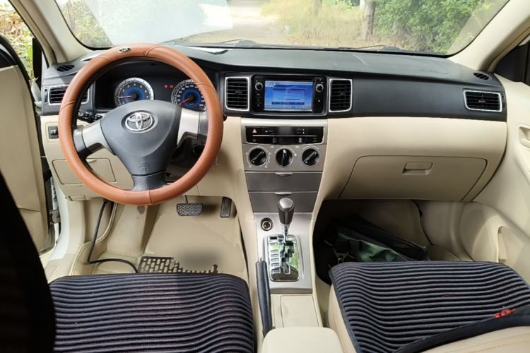 Used Toyota Corolla EX 2013 1.6L Automatic Excellence Edition Center Console