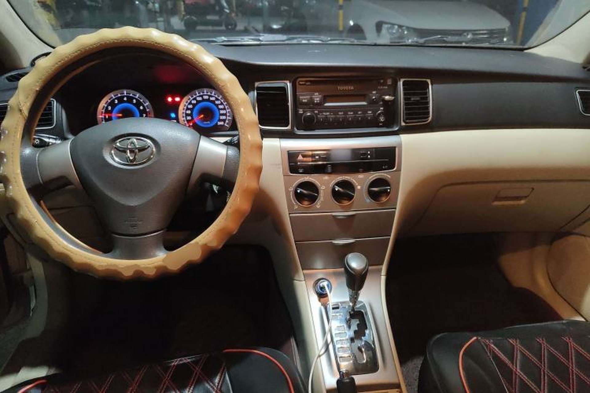 Used Toyota Corolla EX 2013 1.6L Automatic Excellence Edition Center Console