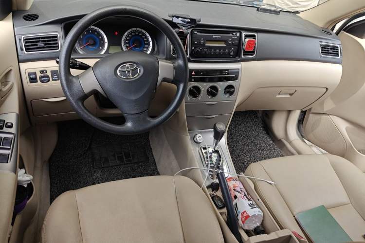 Used Toyota Corolla EX 2013 1.6L Automatic Luxury Edition Center Console